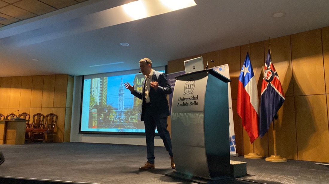 Dr. Antonio Marino dictando una conferencia